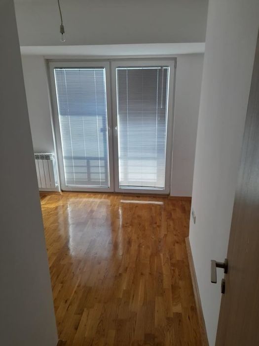 Предлагаме 3-стаен в София-Белите Брези площ 94