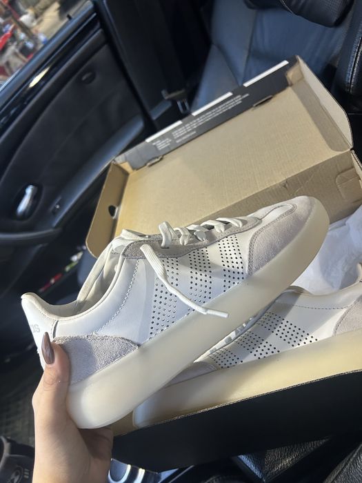 Adidas Обувки чисто нови