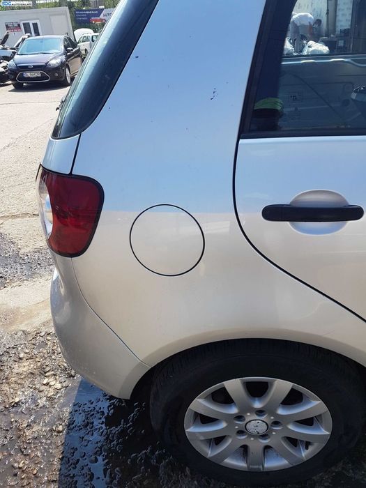 Aripa Spate Dreapta VW Golf 5 PLUS 2004 - 2008 Cod Culoare LA7