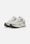 Nike Vomero 5 culoare iron grey/light bone