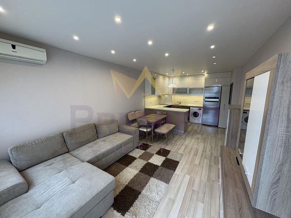 Дава се под наем Двустаен апартамент в Варна, Възраждане 1 - 110 кв.м за 600 € - Снимка #4