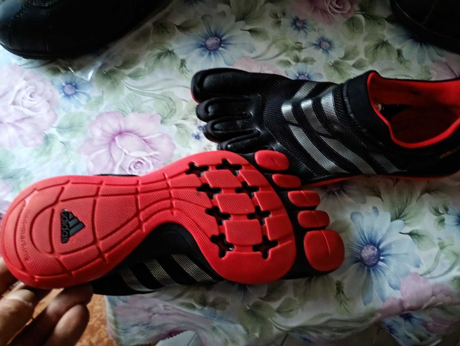 Adidas adipure маратонки с пръсти тип горила!