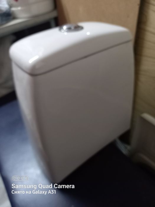 Продаю  бачок о  унитаза.