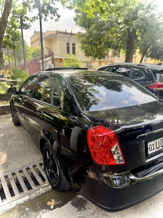 Chevrplet Gentra sotiladi.