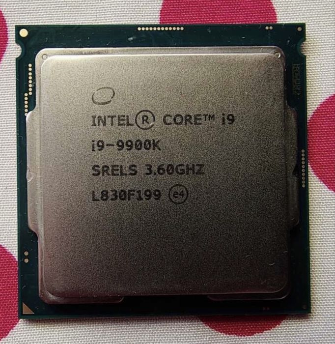 Vand procesor i9 9900k