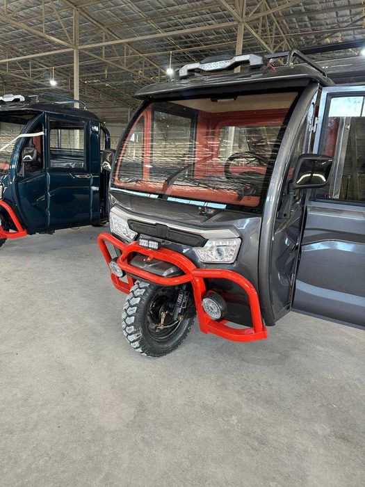 Трицикл с кабиной