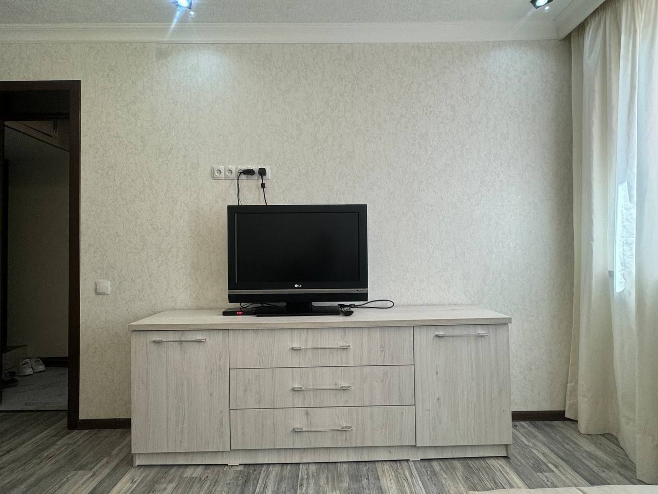Продаётся 1-комнатная квартира с хорошим ремонтом на Новомосковской