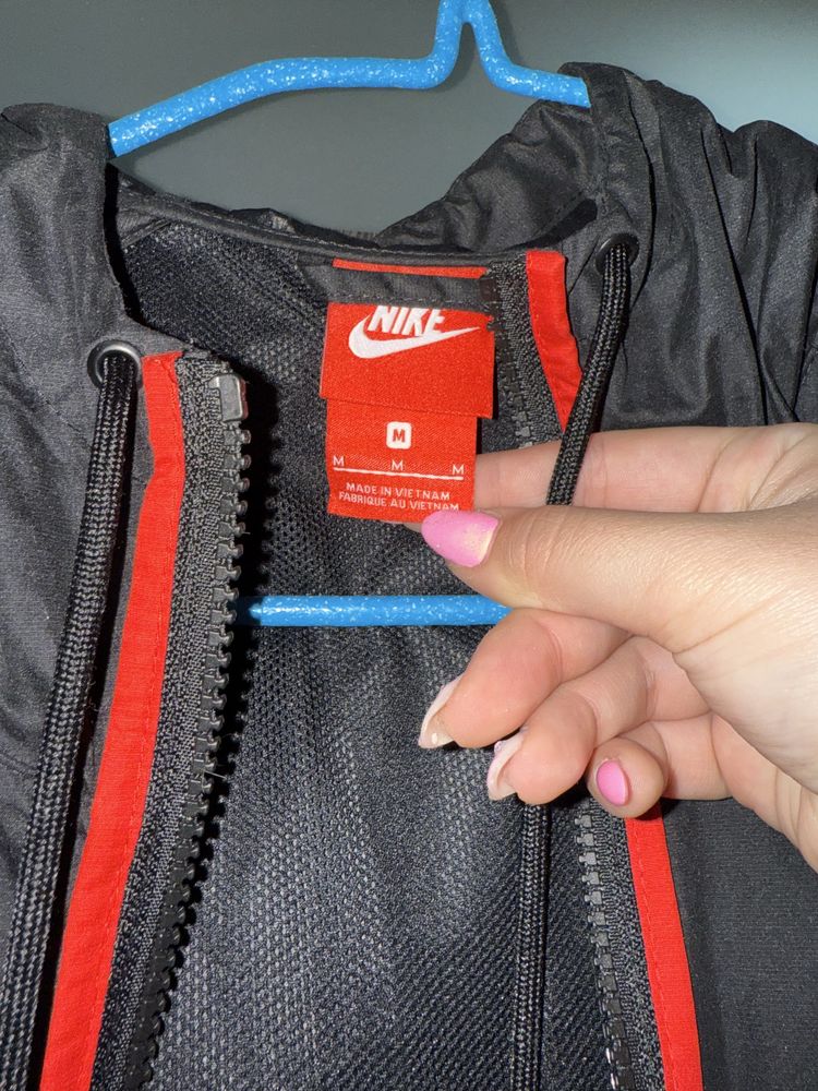 Ветровка NIKE размер M НОВА!!!