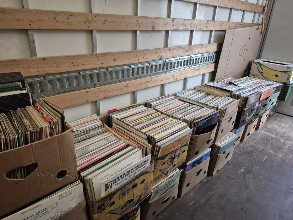 Vând 150lp Discuri Vinil cu muzică clasică mixta 

Compozitori:

- Fra