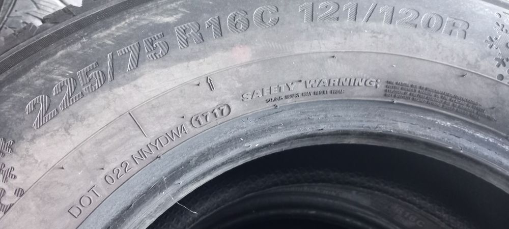 Букови гуми 225/75 R16C Kumho 8мм.