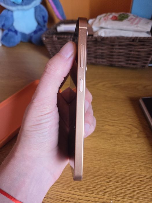 Samsung Galaxy S24 culoare deosebita impecabil