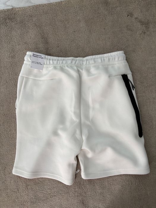 Pantaloni scurti nike tech albi