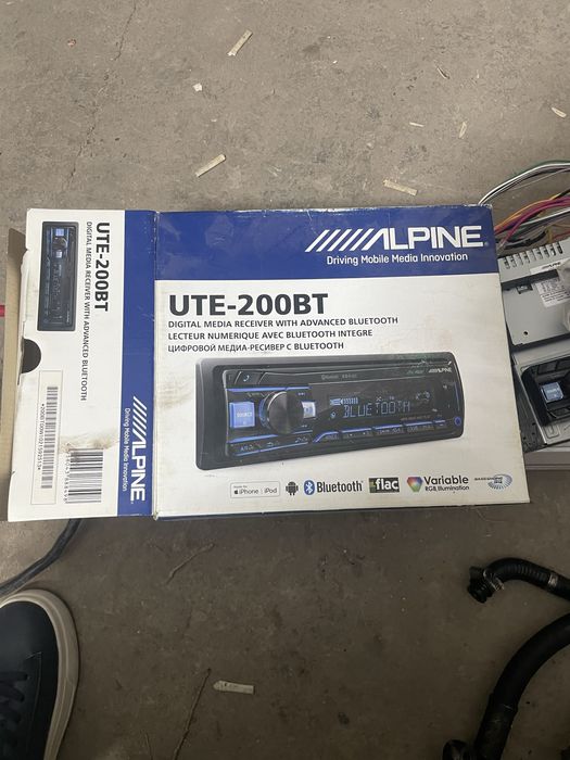Продам Автомагтитола Alpine