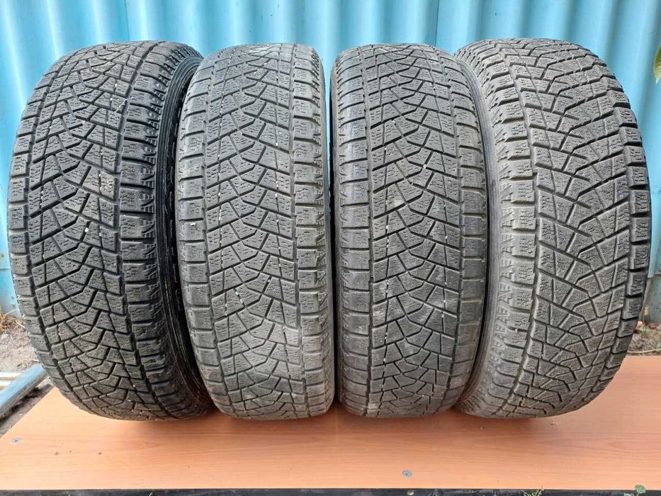 Зимняя резина Bridgestone Blizzak 215/70R16
