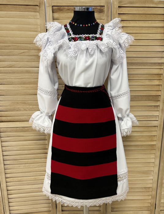 Costum populat/traditional pentru femei de Maramures autentic, Nou