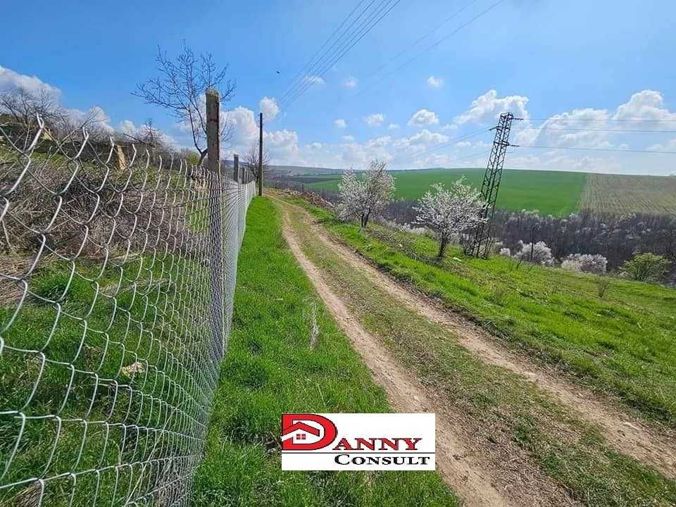 Две сгради с дворно място в с. Каранци