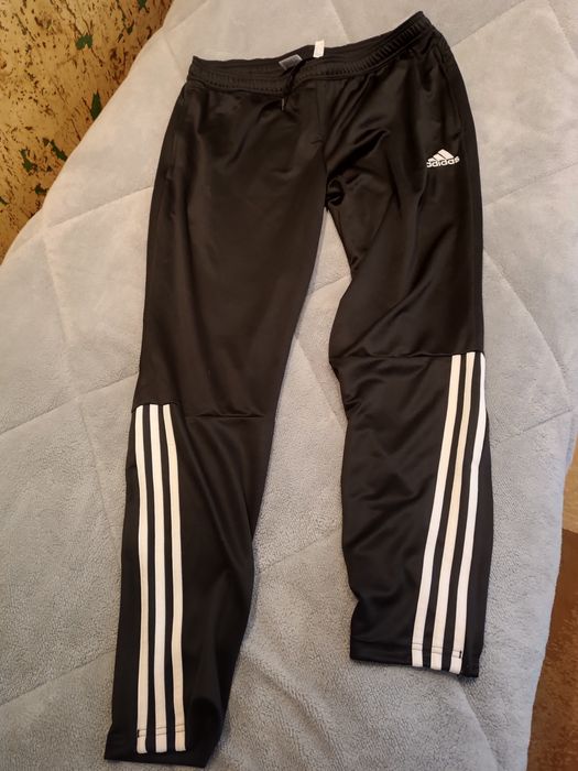 Мъжки анцуг Адидас.