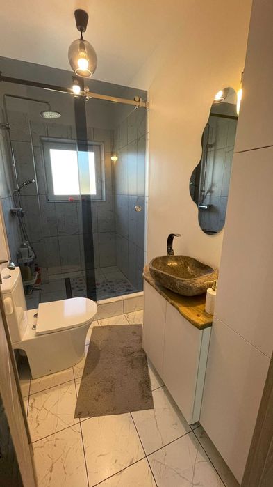 P.F. vând apartament,decomandat,3 camere, situat pe Strada Muzeul Apei