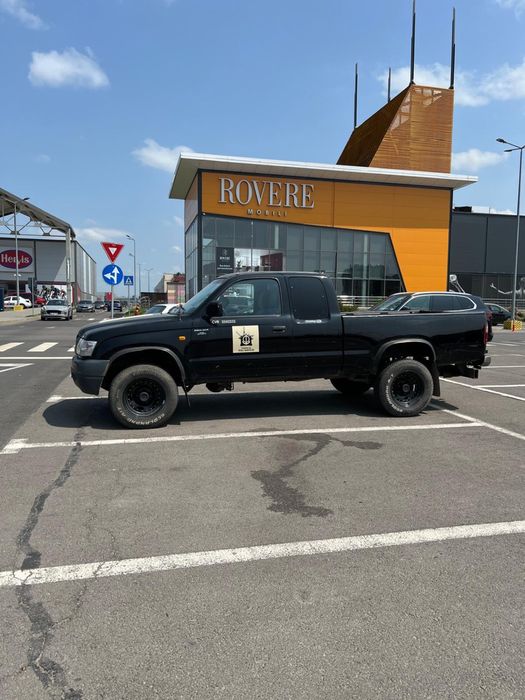 Toyota Hilux pickup,anul 2002
