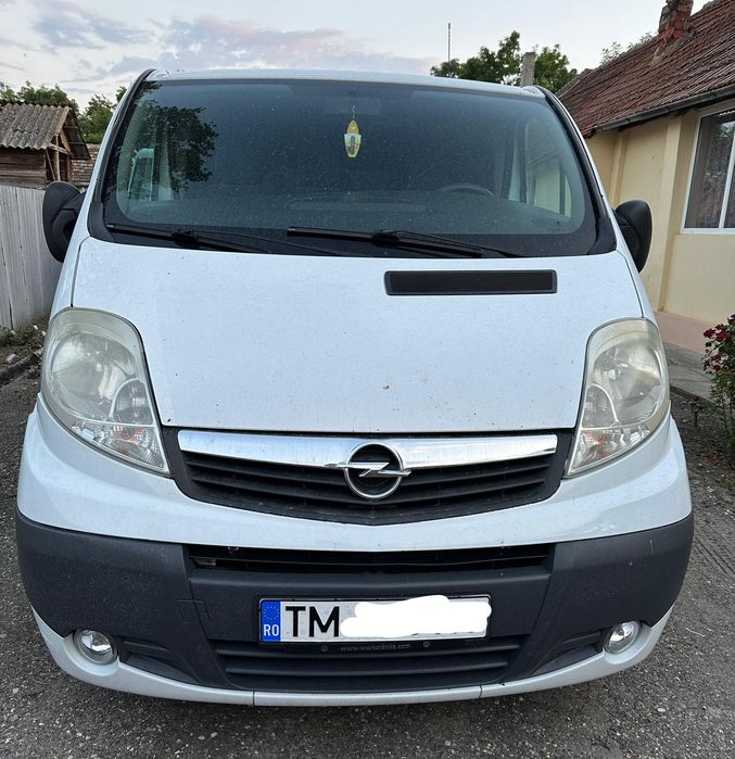 Opel Vivaro modelul lung