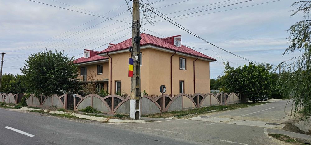 casa ,intra si traeste