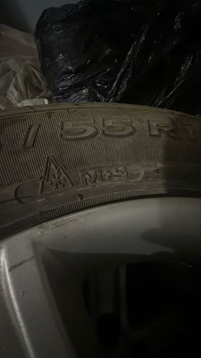 Продавам гуми с джанти на един сезон