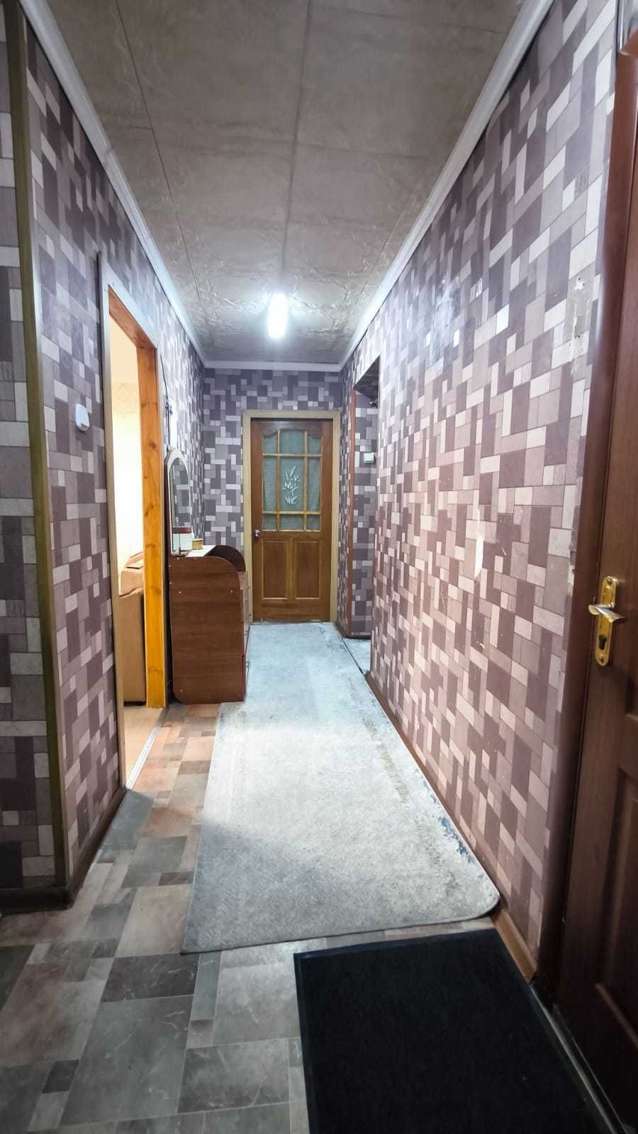 Продаю 4 ком квартиру в 6 мкр( р-н школы №10)
