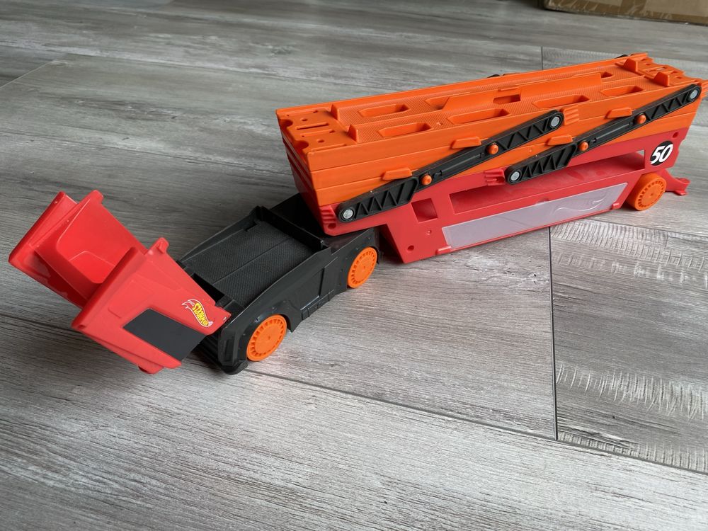 Писта, гараж, паркинг Hot Wheels, Fisher Price, Burago