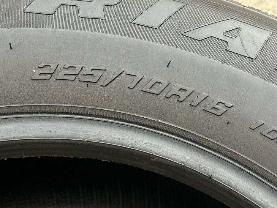 225|70 R16. Triangle.