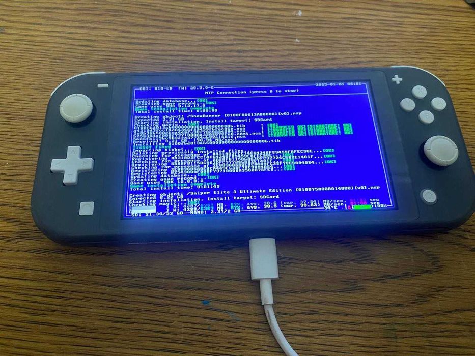Nintendo switch lite чипованая с играми.