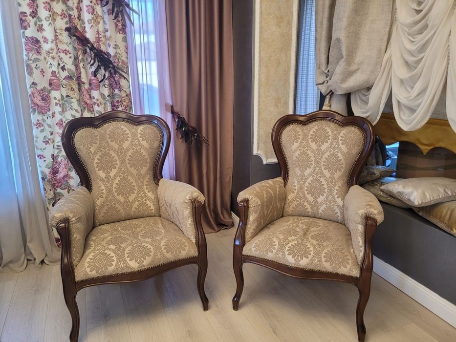 Set 2 fotolii clasice din lemn masiv