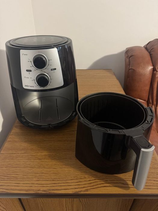 Vând airfryer Delimano
