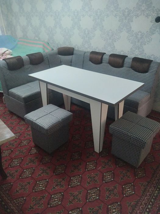 Кухонный уголок размером 153х200.