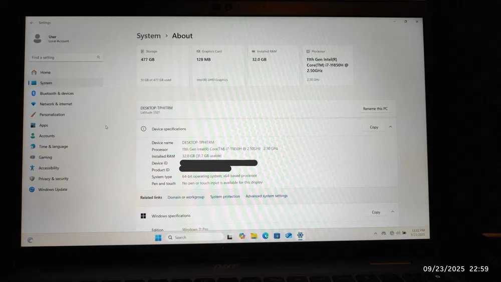 Лаптоп Dell Latitude 5521 много запазен