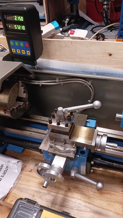 Нов струг.Цифрова индикация на 2 оси. Лесно и приятно  се работи.