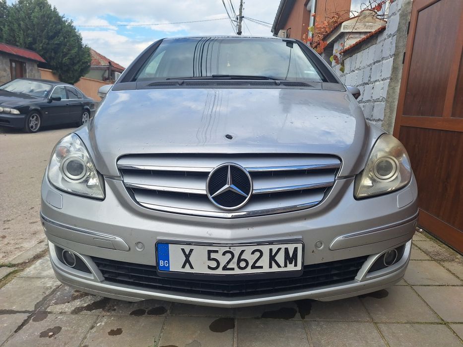 Mercedes B200.     .