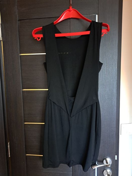 Нова черна рокля с гол гръб