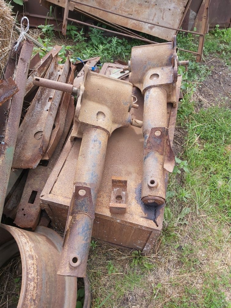 Продам лапы от полу прицепа