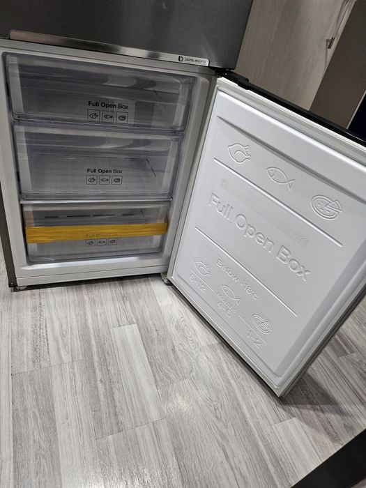Холодильник Samsung