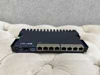 * новый сверхмощный маршрутизатор от компании Mikrotik