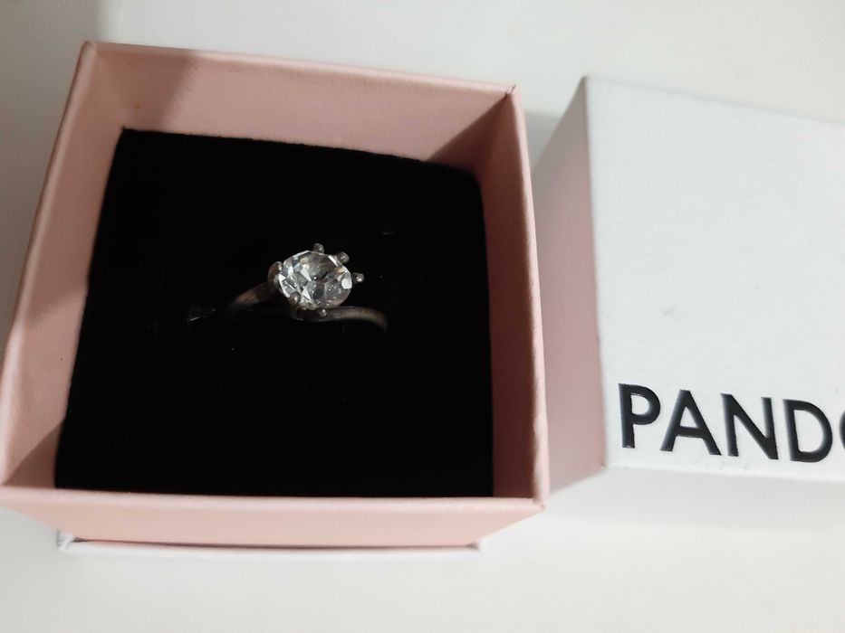 Inel de argint stil logodna cu piatra in cutie cadou Pandora