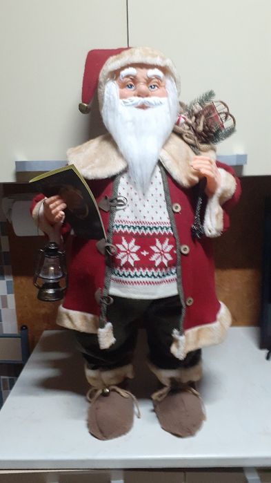 Mos Craciun,brad,globulete si decoratiuni