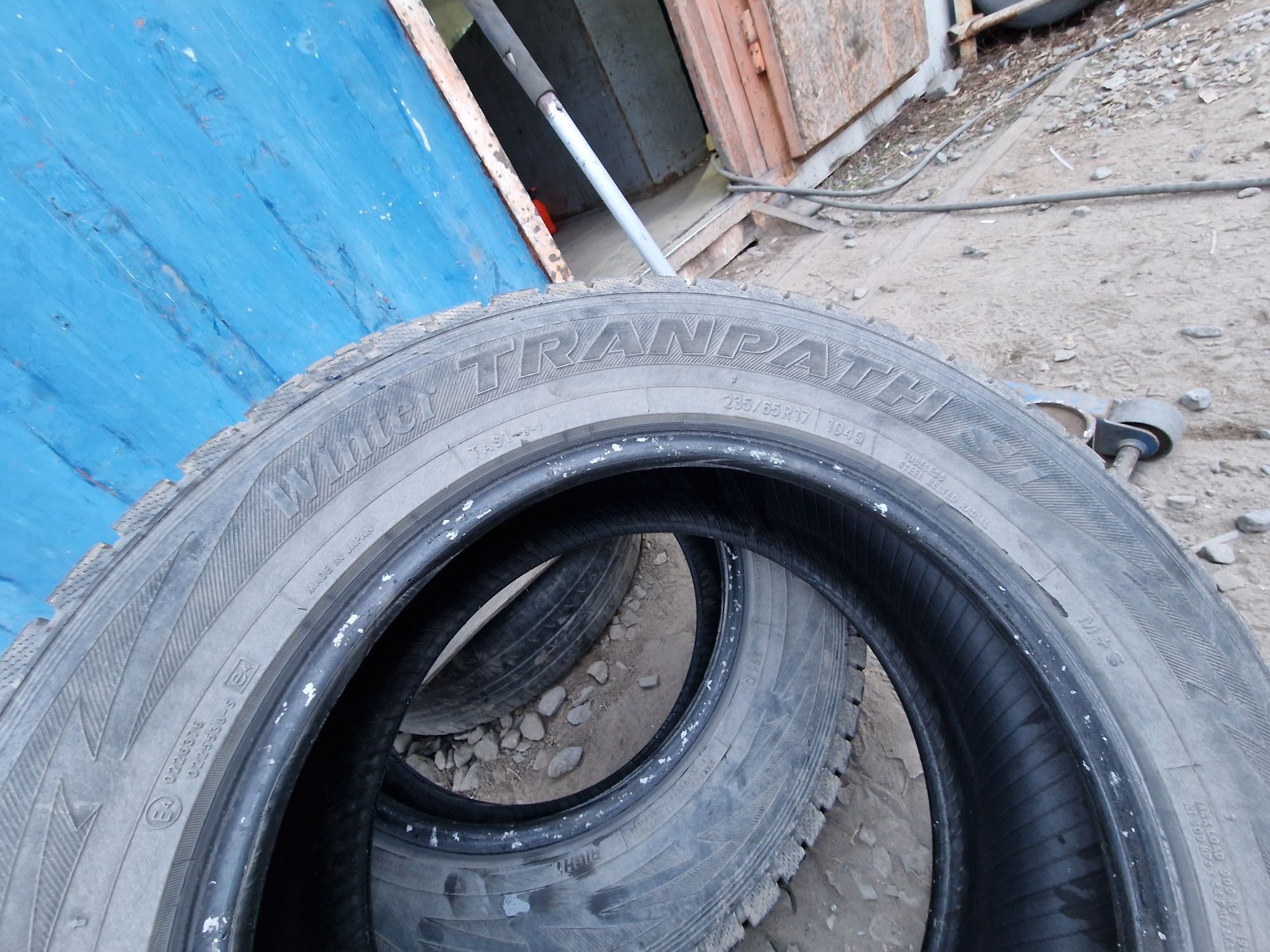 Продам зимние шины 235/65 R17 TOYO