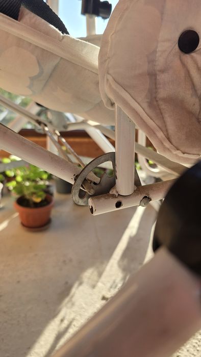 Детска люлка със сенник