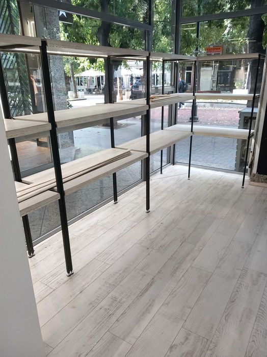 Оборудване за магазин - стелажи, витрина