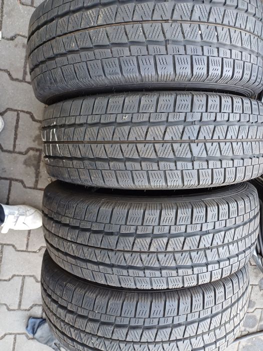 Гуми 215/70/15С  Фалкен