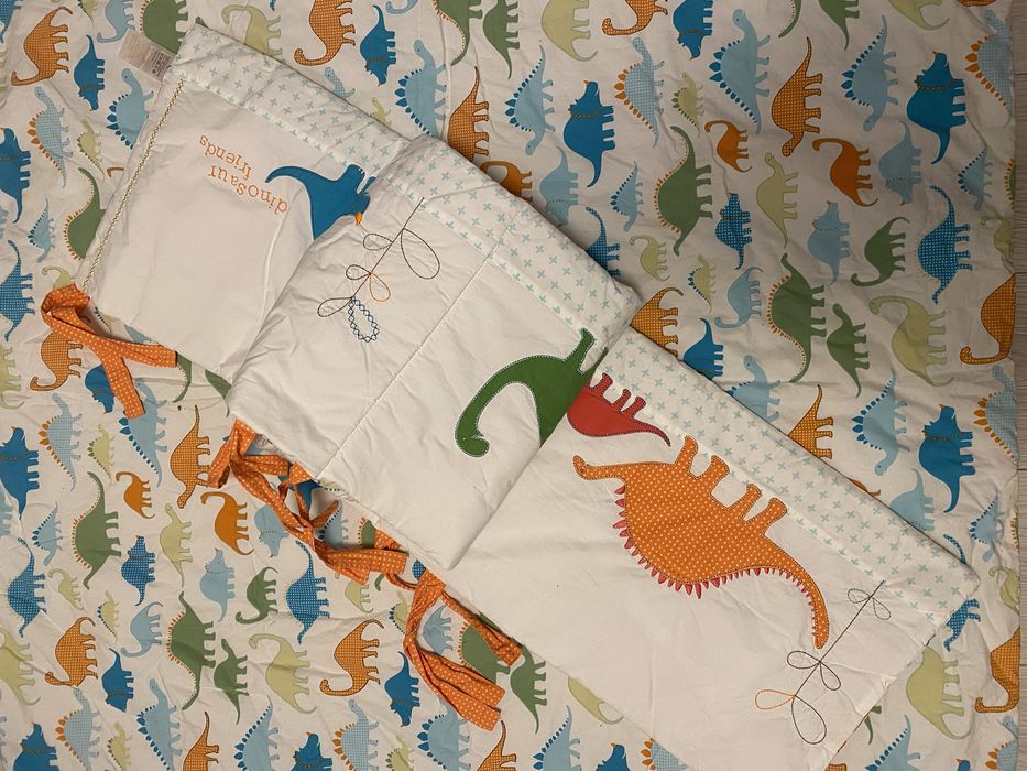 Patura si aparatoare patut dinozauri