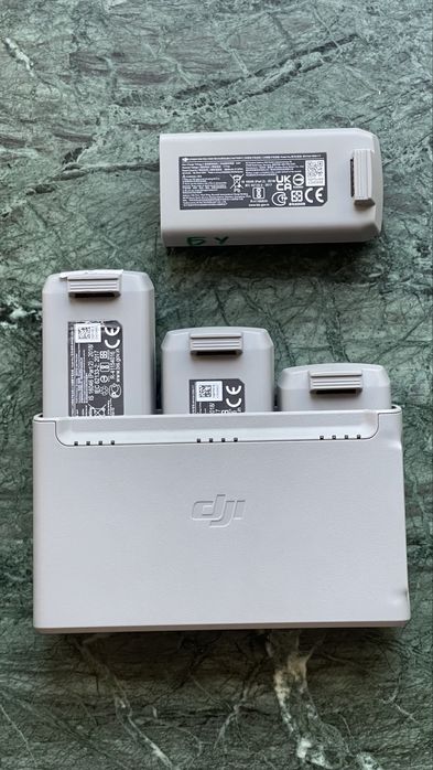 Аккумуляторы и зарядный хаб для DJI Mini 2
