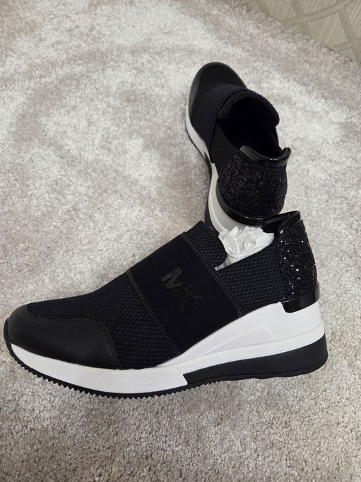 Ново! Michael Kors