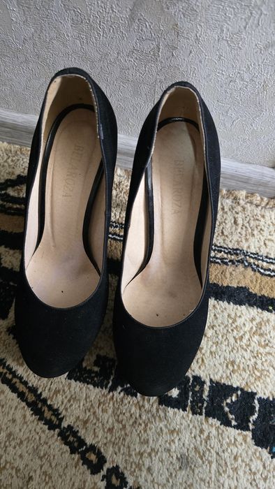 Продаю замшевые лабутены